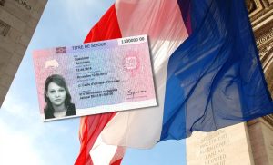 Lire la suite à propos de l’article Titre de Séjour France : Guide Complet des Types, Démarches et Renouvellement en 2025